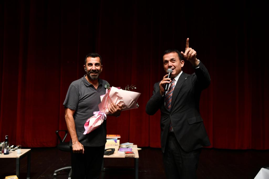 Yenişehir Belediyesi 9 gün süren tiyatro festivaliyle 13 bin sanatseveri ağırladı  (11)