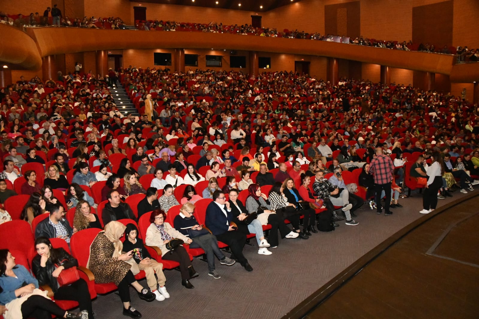 Yenişehir Belediyesi 9 gün süren tiyatro festivaliyle 13 bin sanatseveri ağırladı  (12)