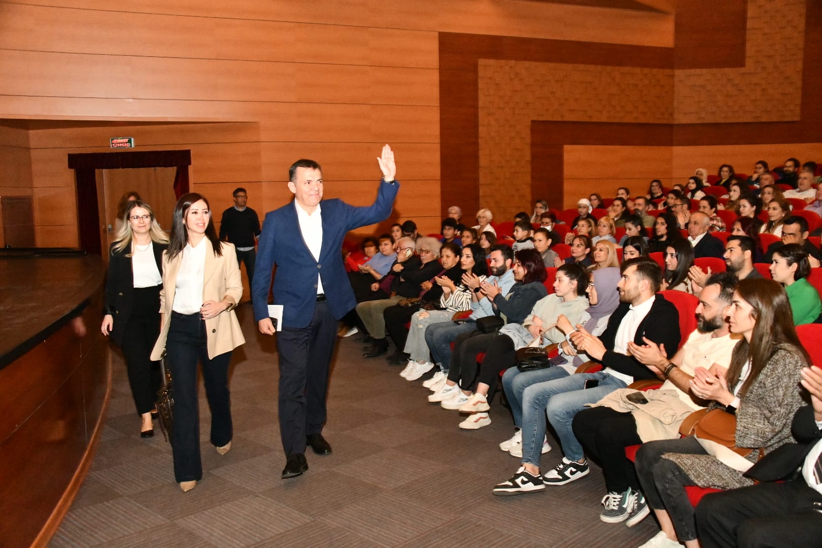 Yenişehir Belediyesi 9 gün süren tiyatro festivaliyle 13 bin sanatseveri ağırladı  (4)