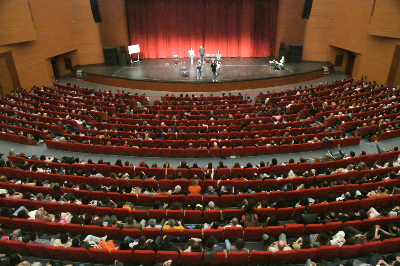 Yenişehir Belediyesi 9 gün süren tiyatro festivaliyle 13 bin sanatseveri ağırladı  (8)