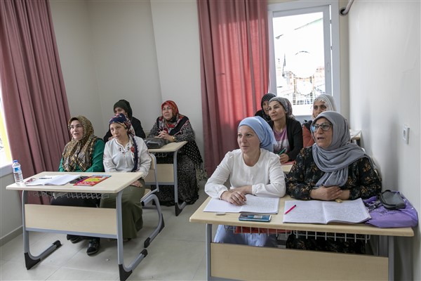 MERSİN BÜYÜKŞEHİR’LE MAHALLELERİN ÇEHRESİ DEĞİŞİYOR (4)