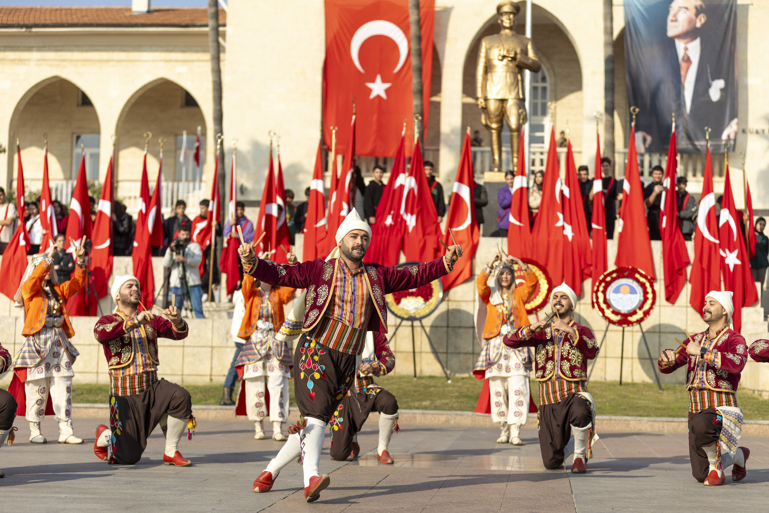 3 OCAK MERSİN’İN DÜŞMAN İŞGALİNDEN KURTULUŞUNUN 102. YIL DÖNÜMÜ KENTTE COŞKUYLA KUTLANDI (10)