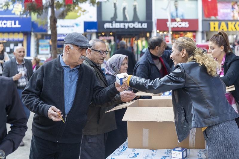 BÜYÜKŞEHİR’DEN ‘REGAİP KANDİLİ’ DOLAYISIYLA KANDİL SİMİDİ DAĞITIMI (5)