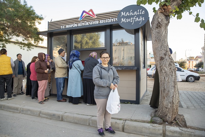 MERSİNLİLER MAHALLE MUTFAKLARINDAN ÇOK MEMNUN (1)