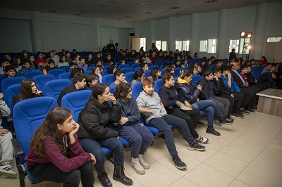 ŞEHİR TİYATROSU OKULLARA ZİYARETLERİNİ HIZ KESMEDEN SÜRDÜRÜYOR (2)