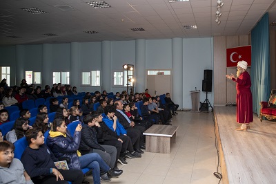 ŞEHİR TİYATROSU OKULLARA ZİYARETLERİNİ HIZ KESMEDEN SÜRDÜRÜYOR (3)