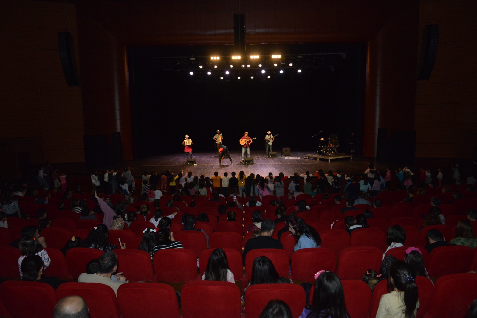 Yenişehir Belediyesi Yarıyıl Tatilinde 7 Bin Çocuğu Tiyatroyla Buluşturdu (4)