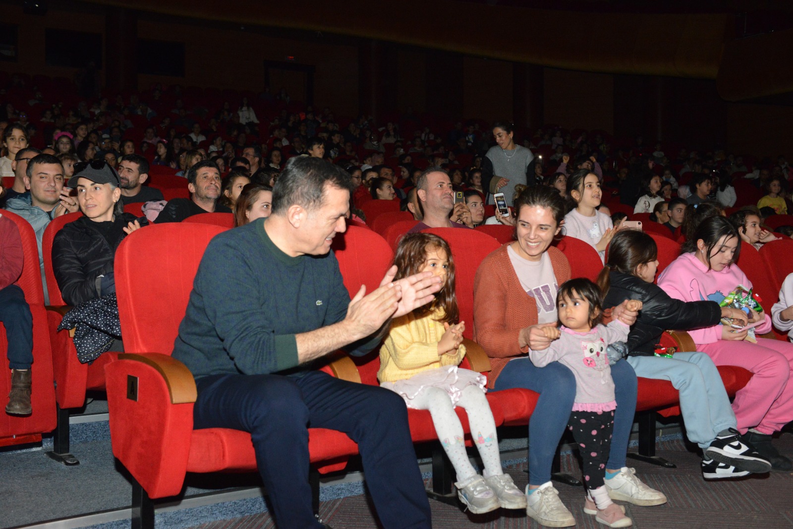 Yenişehir Belediyesi Yarıyıl Tatilinde 7 Bin Çocuğu Tiyatroyla Buluşturdu (9)