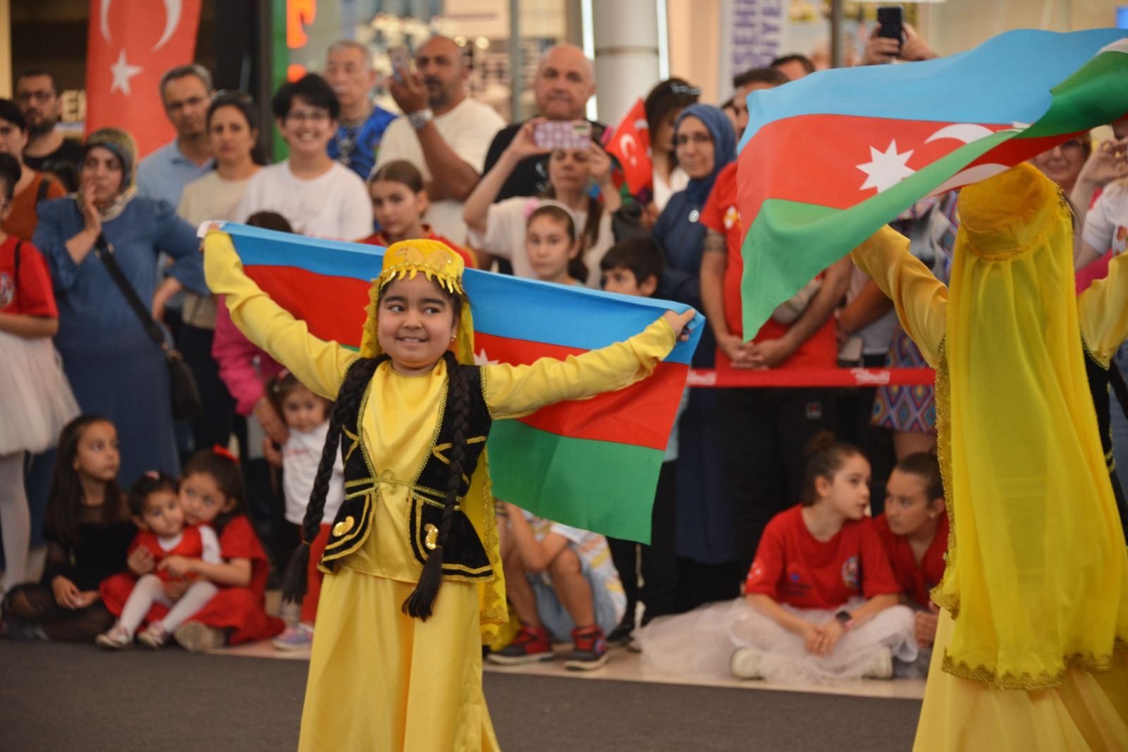 Dünya Çocukları Yenişehir Belediyesinin 23 Nisan Kutlamalarında Buluştu (2)