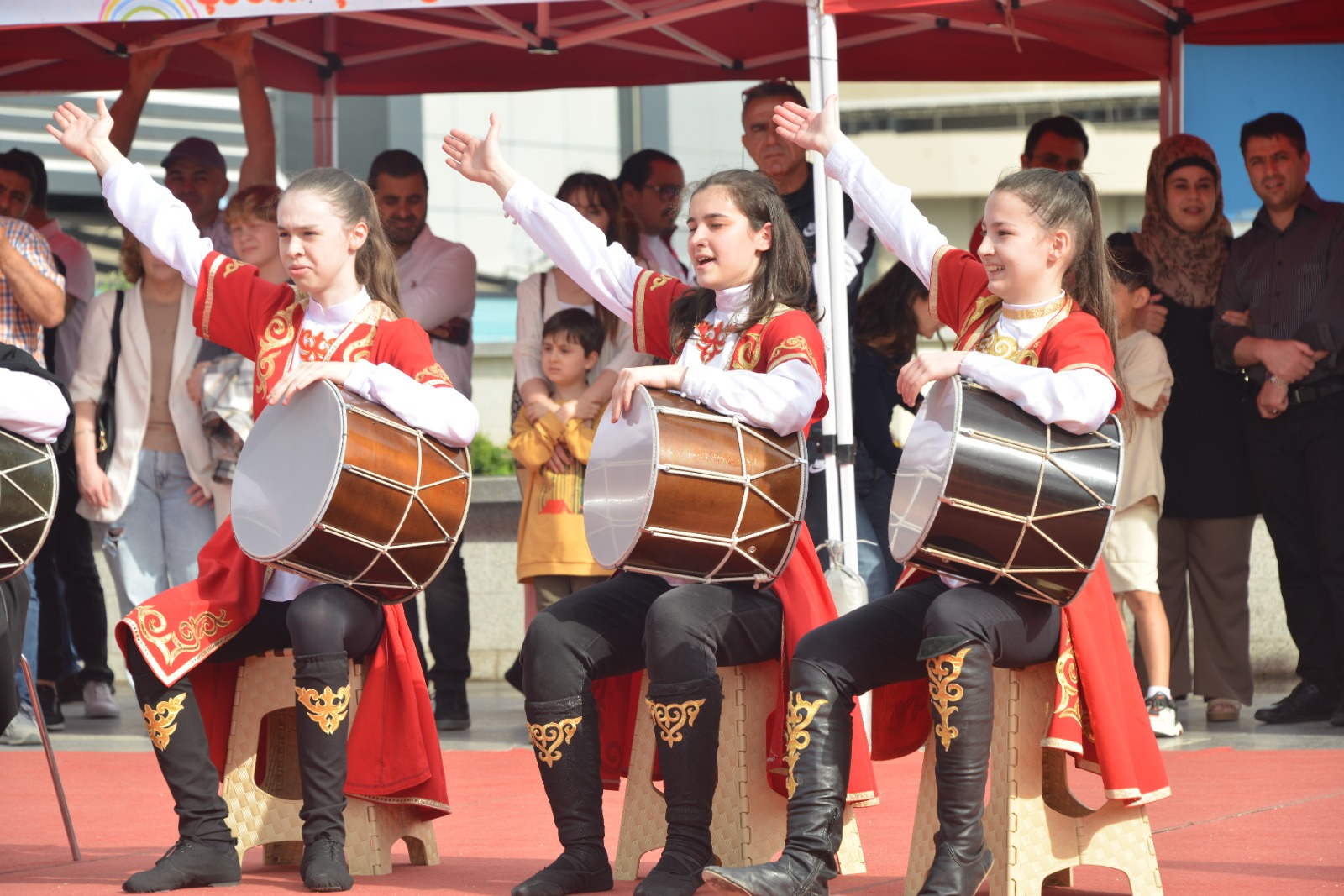 Dünya Çocukları Yenişehir Belediyesinin 23 Nisan Kutlamalarında Buluştu (3)