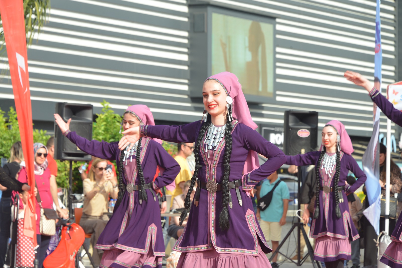 Dünya Çocukları Yenişehir Belediyesinin 23 Nisan Kutlamalarında Buluştu (6)