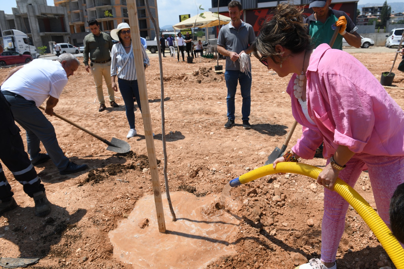 Yenişehir Belediyesi Ağaçlandırma Çalışmalarını Sürdürüyor (4)