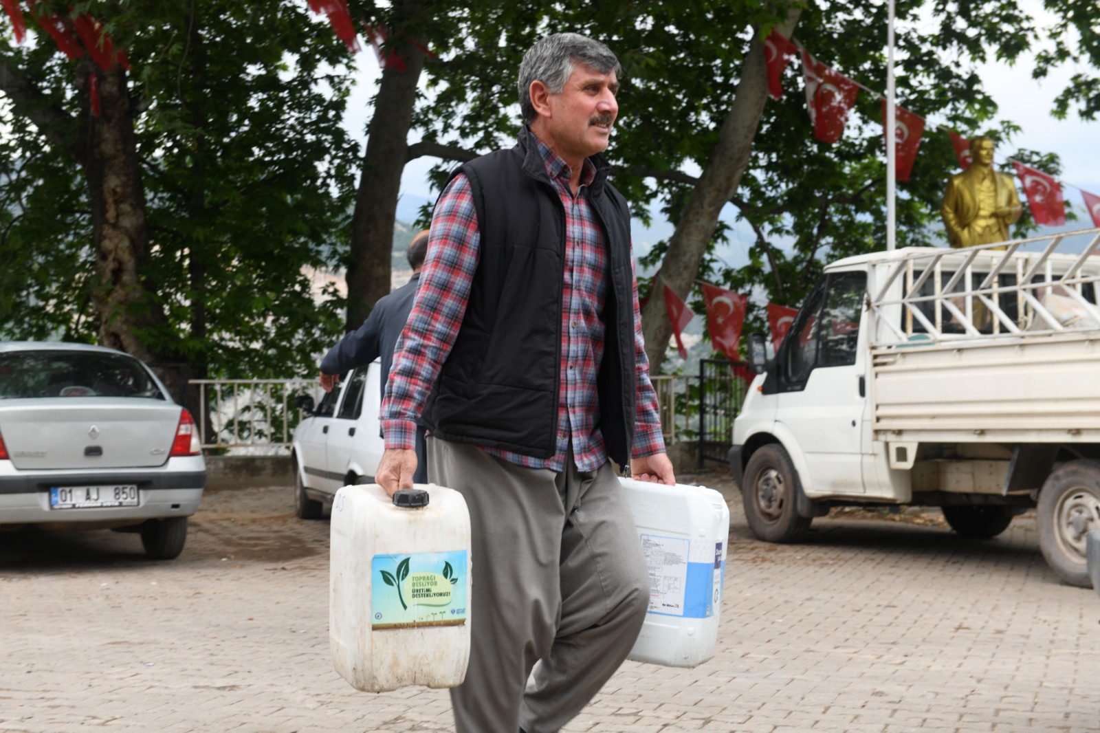 Yenişehir Belediyesi Ürettiği Organik Solucan Gübresini Çiftçilere Ulaştırıyor (1)