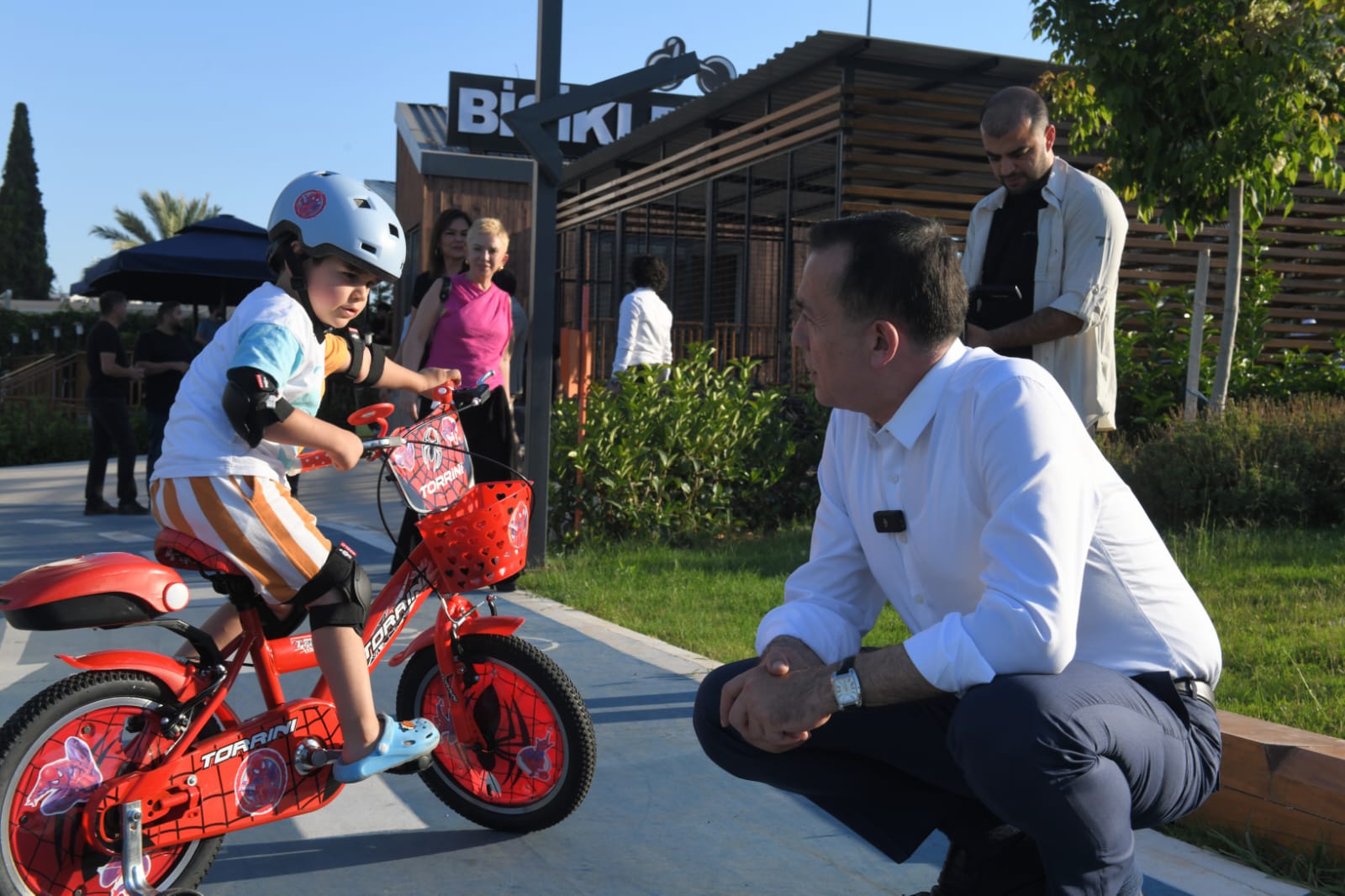Başkan Özyiğit, Yenişehir Belediyesi Bisiklet Eğitim Parkı’nı Gezdi (3)