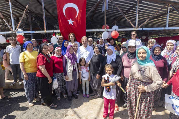 Başkan Seçer, Bayram Dolayisiyla Erdemli̇ Halkiyla Bi̇r Araya Geldi̇ (3)