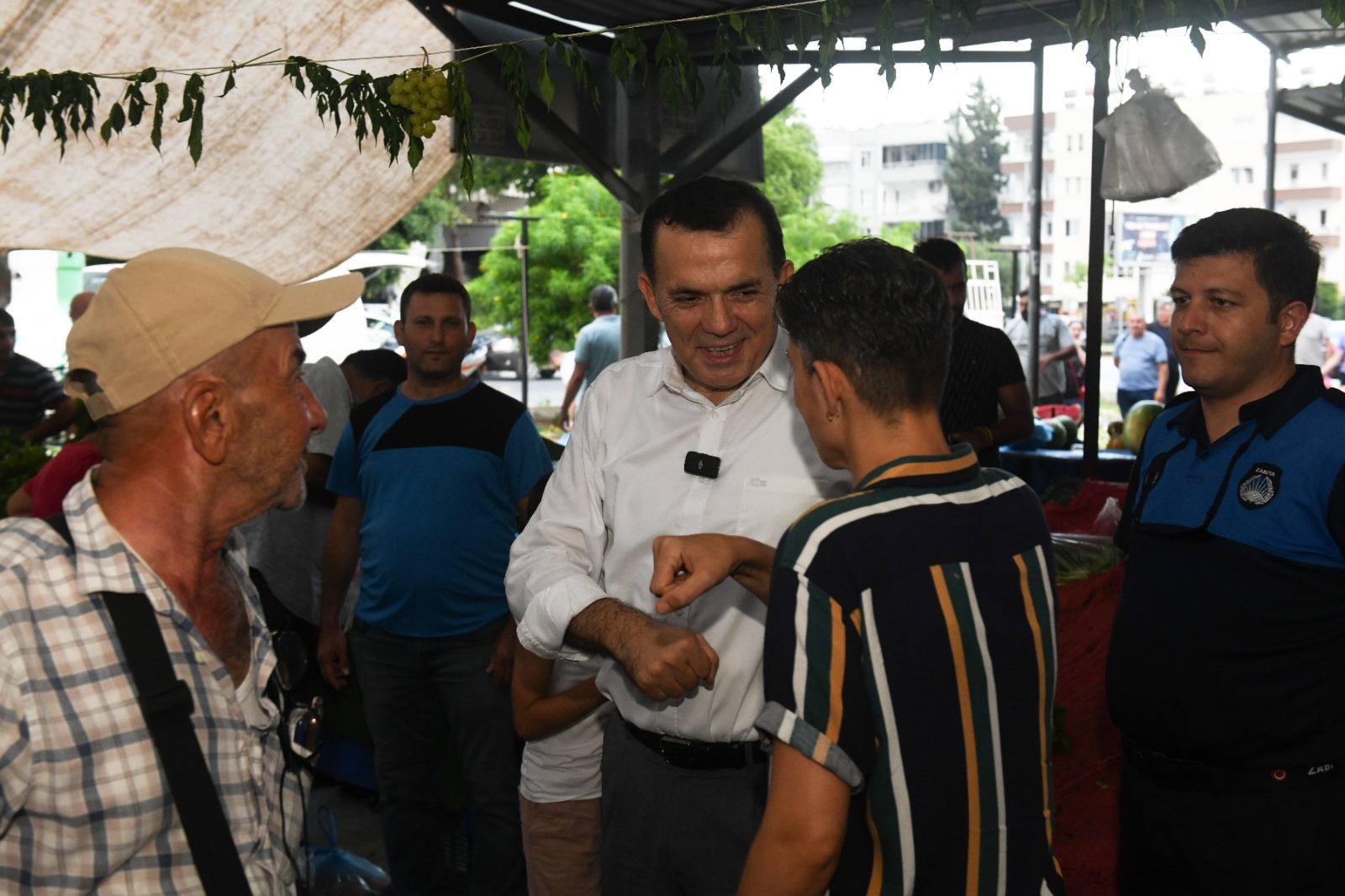 Başkan Abdullah Özyiğit, Aydınlıkevler’de Semt Pazarını Gezdi (1)