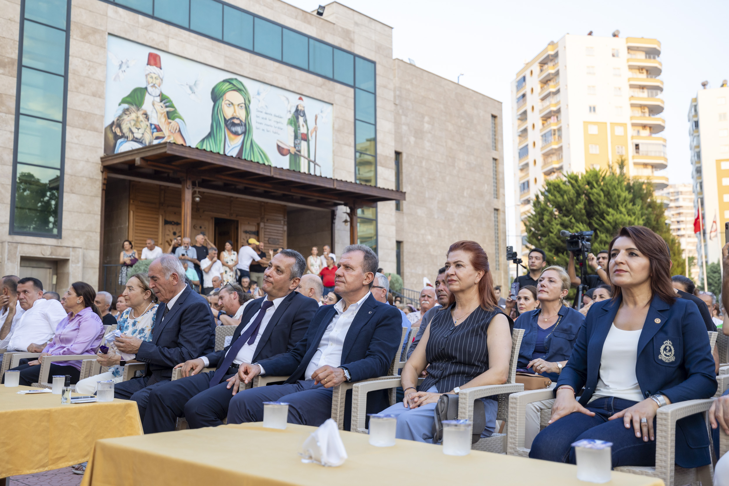 Başkan Seçer Ve Meral Seçer, Cemevi̇ Tarafindan Düzenlenen Aşure Etki̇nli̇ği̇’ne Katildi (2)