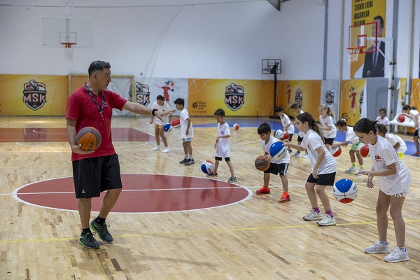 Büyükşehi̇r’i̇n Basketbol Kursu Yaz Dönemi̇nde De Yoğun İlgi̇ Görüyor (8)