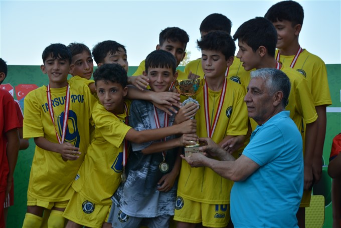 Büyükşehi̇ri̇n U11 Ve U 12 Futbol Şenli̇k Li̇gi̇ Ödül Töreni̇ İle Son Buldu (3)