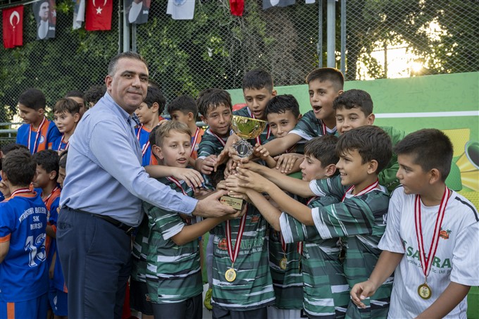 Büyükşehi̇ri̇n U11 Ve U 12 Futbol Şenli̇k Li̇gi̇ Ödül Töreni̇ İle Son Buldu (7)