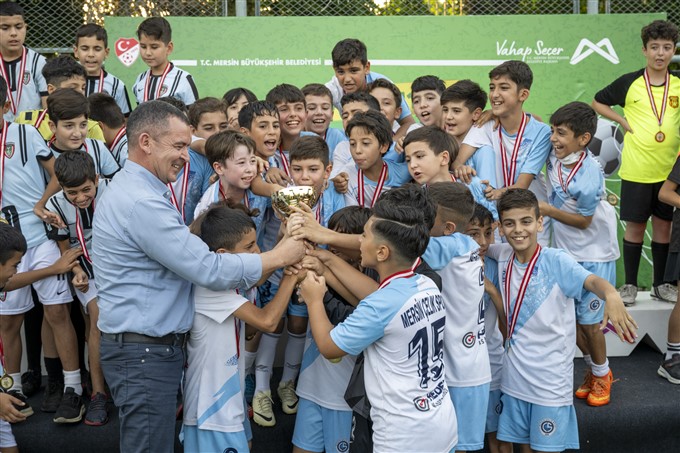 Büyükşehi̇ri̇n U11 Ve U 12 Futbol Şenli̇k Li̇gi̇ Ödül Töreni̇ İle Son Buldu (8)