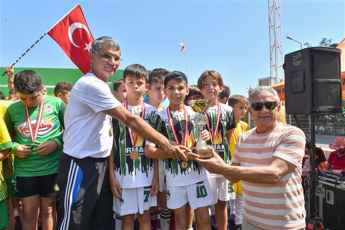 Büyükşehi̇ri̇n U11 Ve U 12 Futbol Şenli̇k Li̇gi̇ Ödül Töreni̇ İle Son Buldu (9)