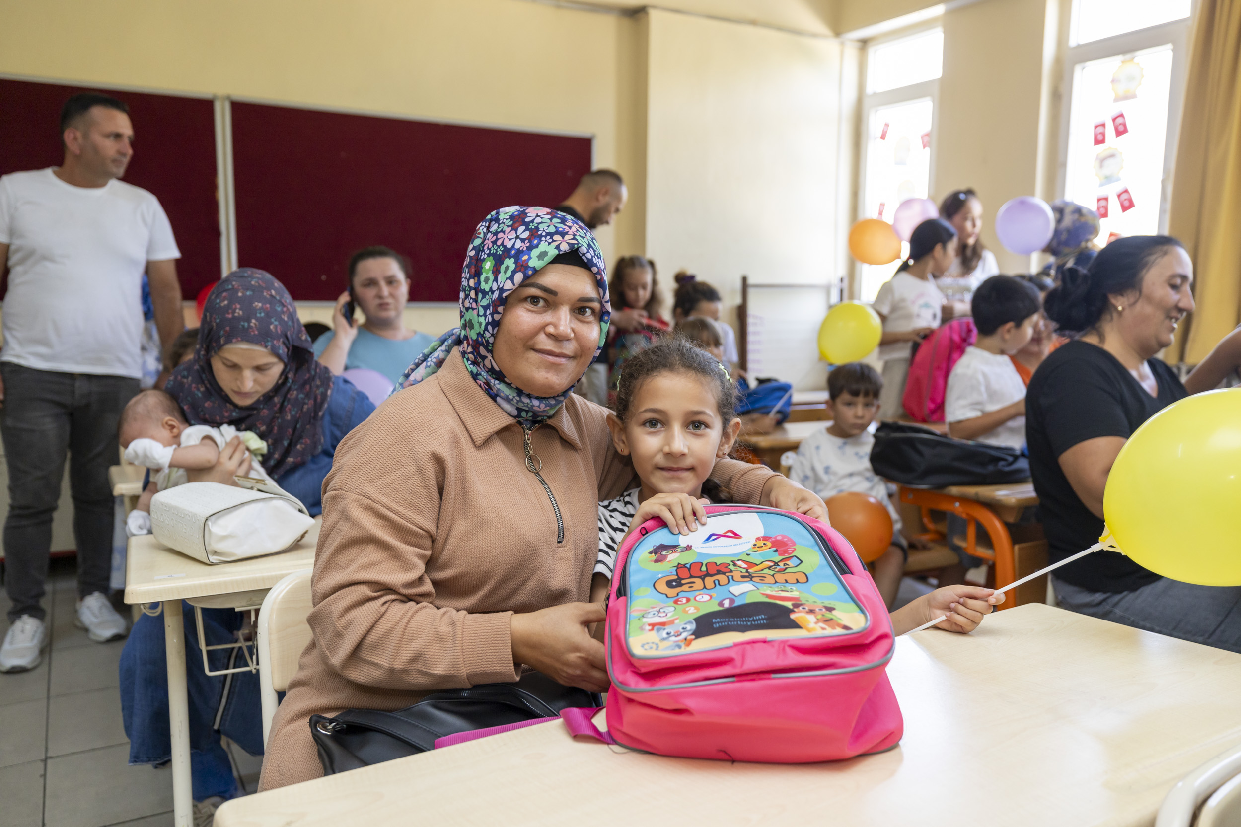 1. Sinif Öğrenci̇leri̇ni̇n İlk Çantalari Başkan Seçer’den (17)