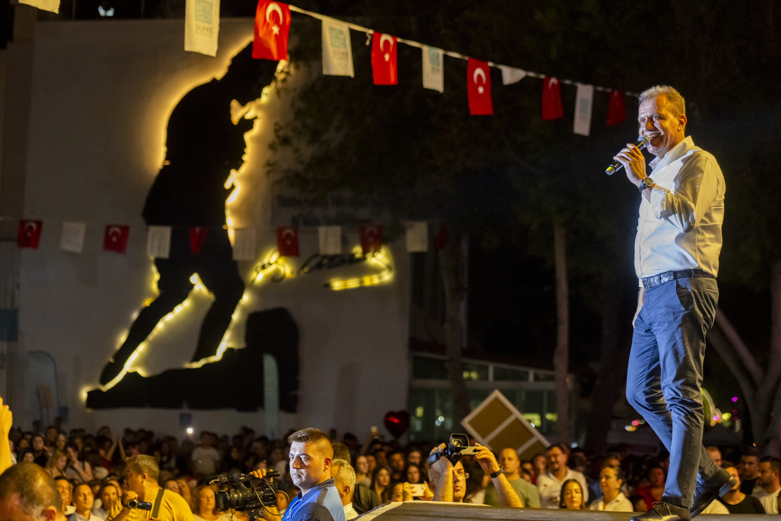 Başkan Seçer, '51. Uluslararasi Si̇li̇fke Müzi̇k Ve Folklor Festi̇vali̇’ni̇n Açilişina Katildi (1)