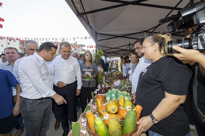 Başkan Seçer, ‘Tropi̇kal Meyve Şenli̇ği̇’ne Katildi (1)