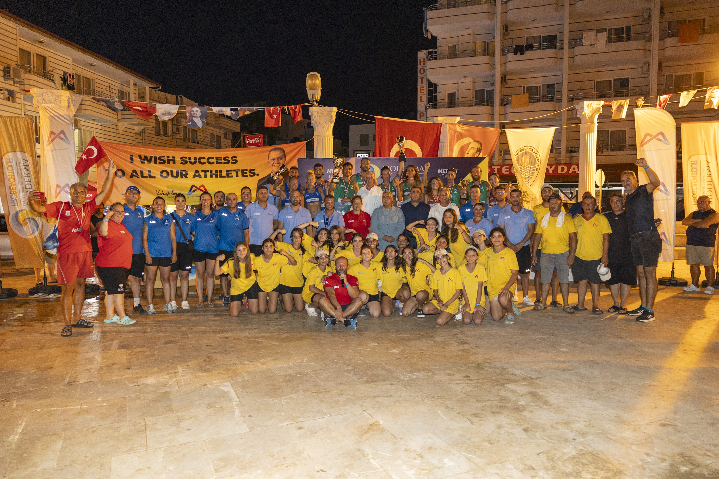 Büyükşehi̇r’i̇n Ev Sahi̇pli̇ği̇ Yaptiği ‘Pro Beach Mersi̇n’de Fi̇nal Maçlari Nefes Kesti̇ (10)