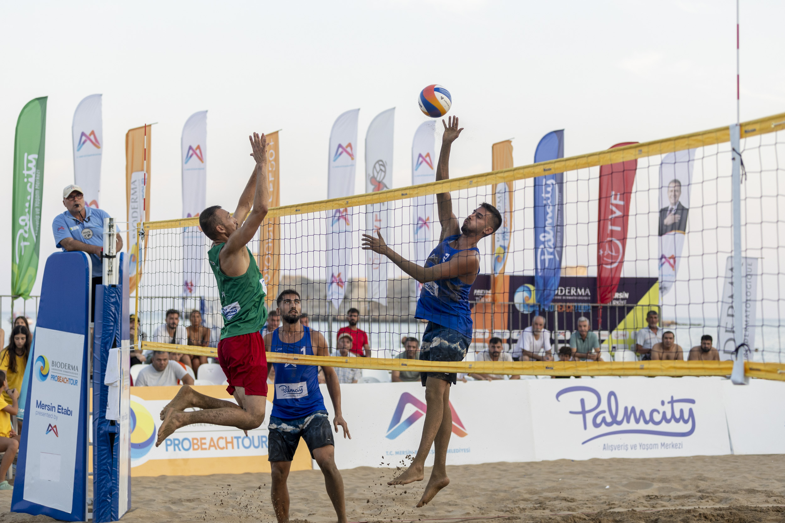 Büyükşehi̇r’i̇n Ev Sahi̇pli̇ği̇ Yaptiği ‘Pro Beach Mersi̇n’de Fi̇nal Maçlari Nefes Kesti̇ (3)