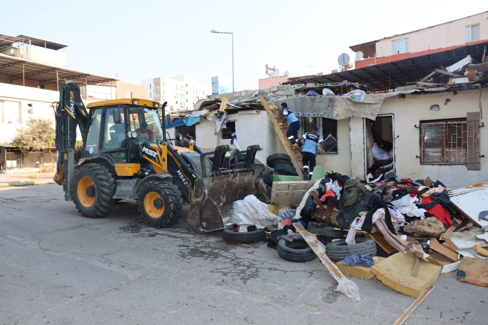 Barış Mahallesi Çöp Ev Temizlendi 2