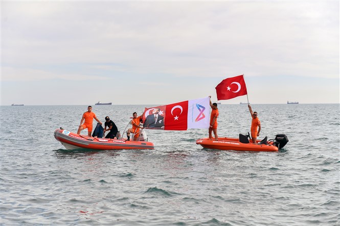 Başkan Seçer, Cumhuri̇yet Bayrami Coşkusunu Mersi̇nli̇lerle Tek Yürek Kutladi (20)