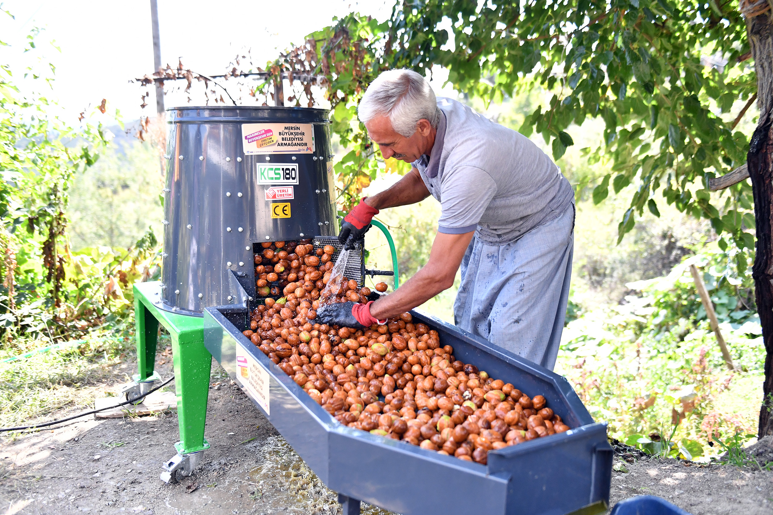 Büyükşehi̇r Üreti̇ci̇yi̇ Maki̇ne Eki̇pmanla Da Destekli̇yor (8)