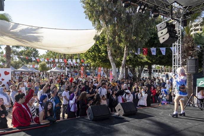 Büyükşehi̇r’i̇n Düzenledi̇ği̇ ‘3. Mersi̇n Gençli̇k Festi̇vali̇’ Tüm Görkemi̇yle Başladi (18)