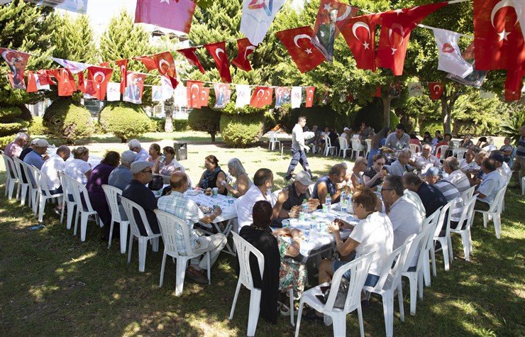 Yaş Almiş Vatandaşlar Büyükşehi̇r İle İki̇nci̇ Baharlarini Yaşiyor (4)