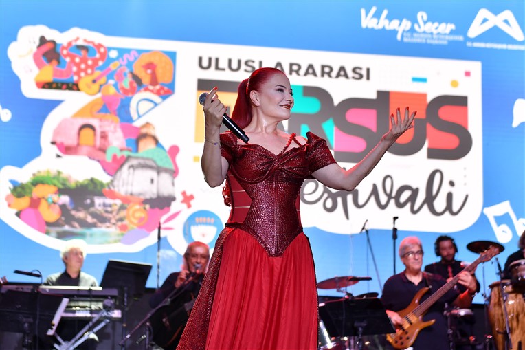 ‘3.Uluslararasi Tarsus Festi̇vali̇’nde Candan Erçeti̇n Konseri̇ İle Coşku Doruklara Çikti (11)