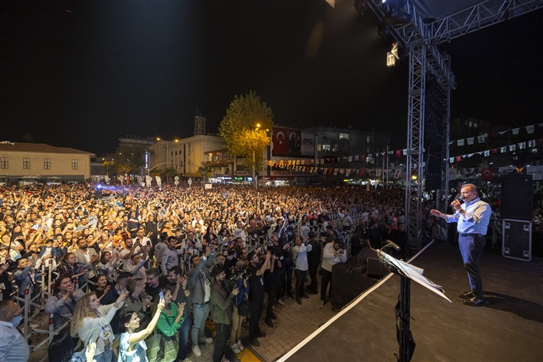 ‘3.Uluslararasi Tarsus Festi̇vali̇’nde Candan Erçeti̇n Konseri̇ İle Coşku Doruklara Çikti (2)