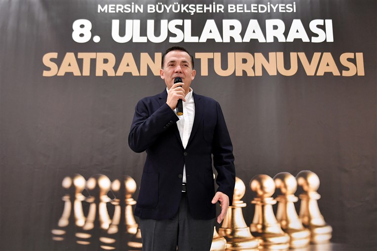 ‘8. Uluslararasi Satranç Turnuvasi’nda Sporculara Ödülleri̇ Veri̇ldi̇ (8)