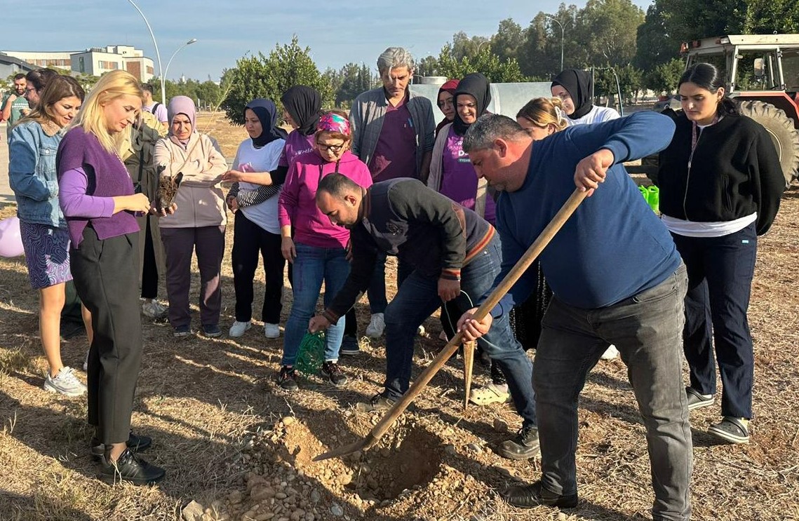 Balcali Hastanesi̇’nde ‘’Prematüre Bebekler Ormani’’ İçi̇n Fi̇danlar Toprakla Buluştu (1)