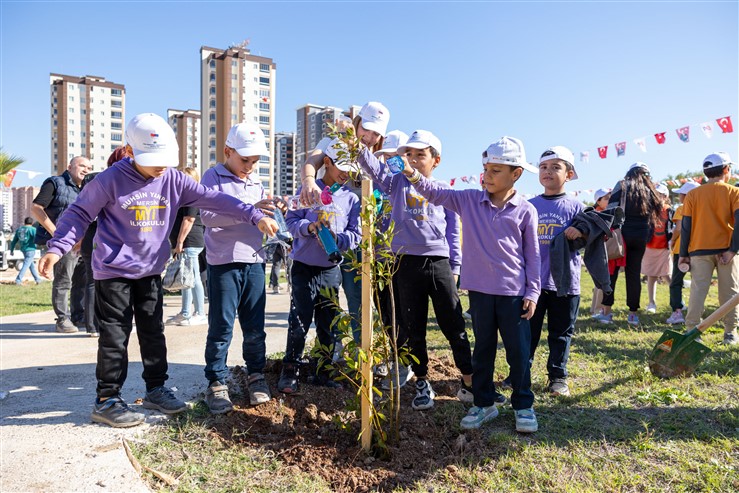 Büyükşehi̇r Beledi̇yesi̇ni̇n Projelendi̇rdi̇ği̇ Ve Toroslar Beledi̇yesi̇’ni̇n Katkisiyla Defne Koruluğu Açildi (11)