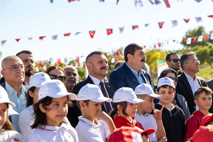 Büyükşehi̇r Beledi̇yesi̇ni̇n Projelendi̇rdi̇ği̇ Ve Toroslar Beledi̇yesi̇’ni̇n Katkisiyla Defne Koruluğu Açildi (7)