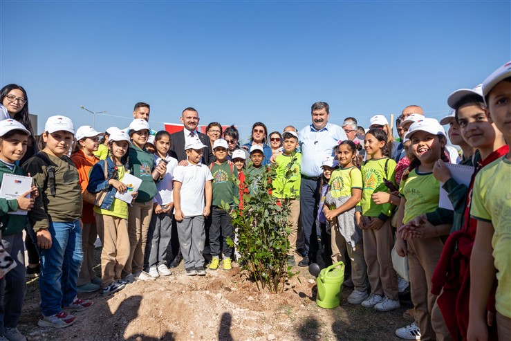 Büyükşehi̇r Beledi̇yesi̇ni̇n Projelendi̇rdi̇ği̇ Ve Toroslar Beledi̇yesi̇’ni̇n Katkisiyla Defne Koruluğu Açildi (8)