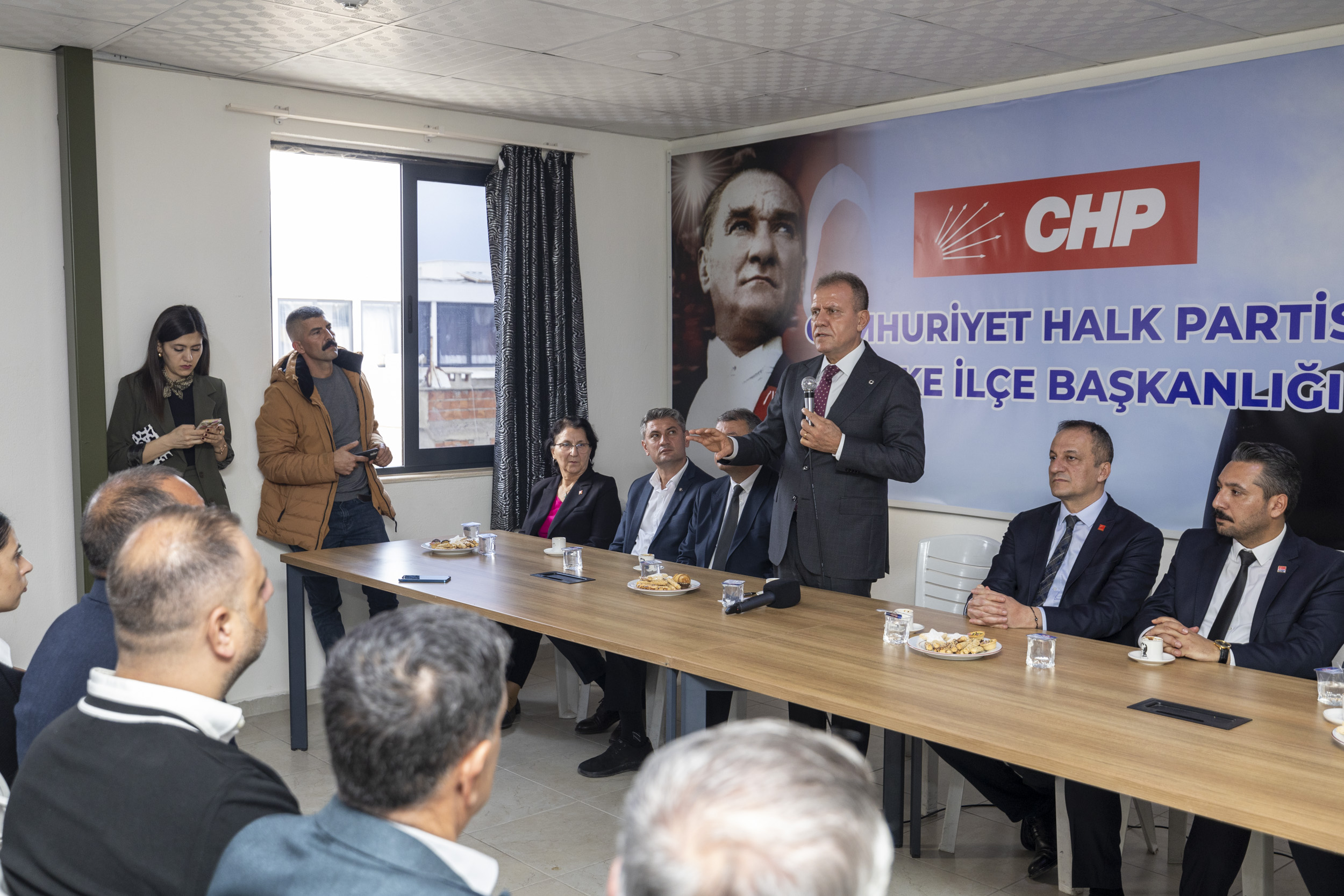 Başkan Seçer, Chp Si̇li̇fke İlçe Başkanliği’ni Zi̇yaret Etti̇ (9)