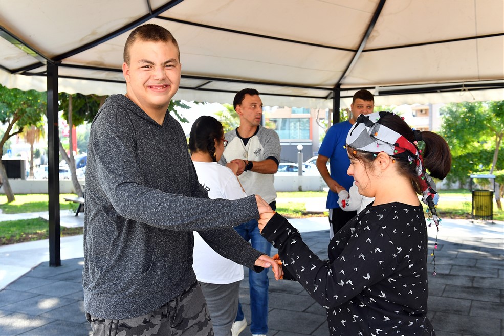 Mersi̇n Büyükşehi̇r'den Hayatin Her Alaninda 'Firsat Eşi̇tli̇ği̇' (15)