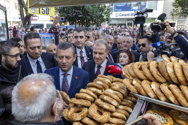 Başkan Seçer Ve Chp Genel Başkani Özel, Mersi̇n’de Vatandaşin Sesi̇ne Kulak Verdi̇ (1)