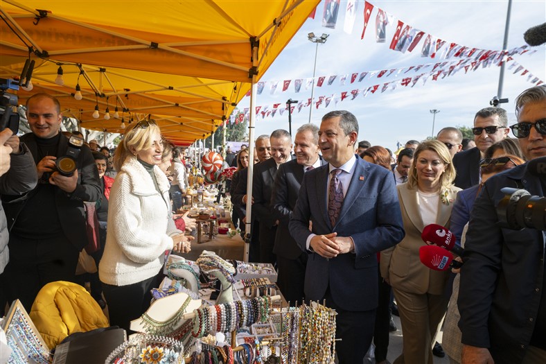 Başkan Seçer Ve Chp Genel Başkani Özel, Mersi̇n’de Vatandaşin Sesi̇ne Kulak Verdi̇ (7)