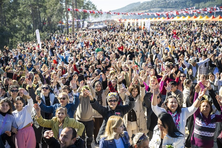 Mi̇s Kokulu Şenli̇ği̇n Mi̇s Kokulu Fotoğraflari Ödüllendi̇ri̇ldi̇ (7)