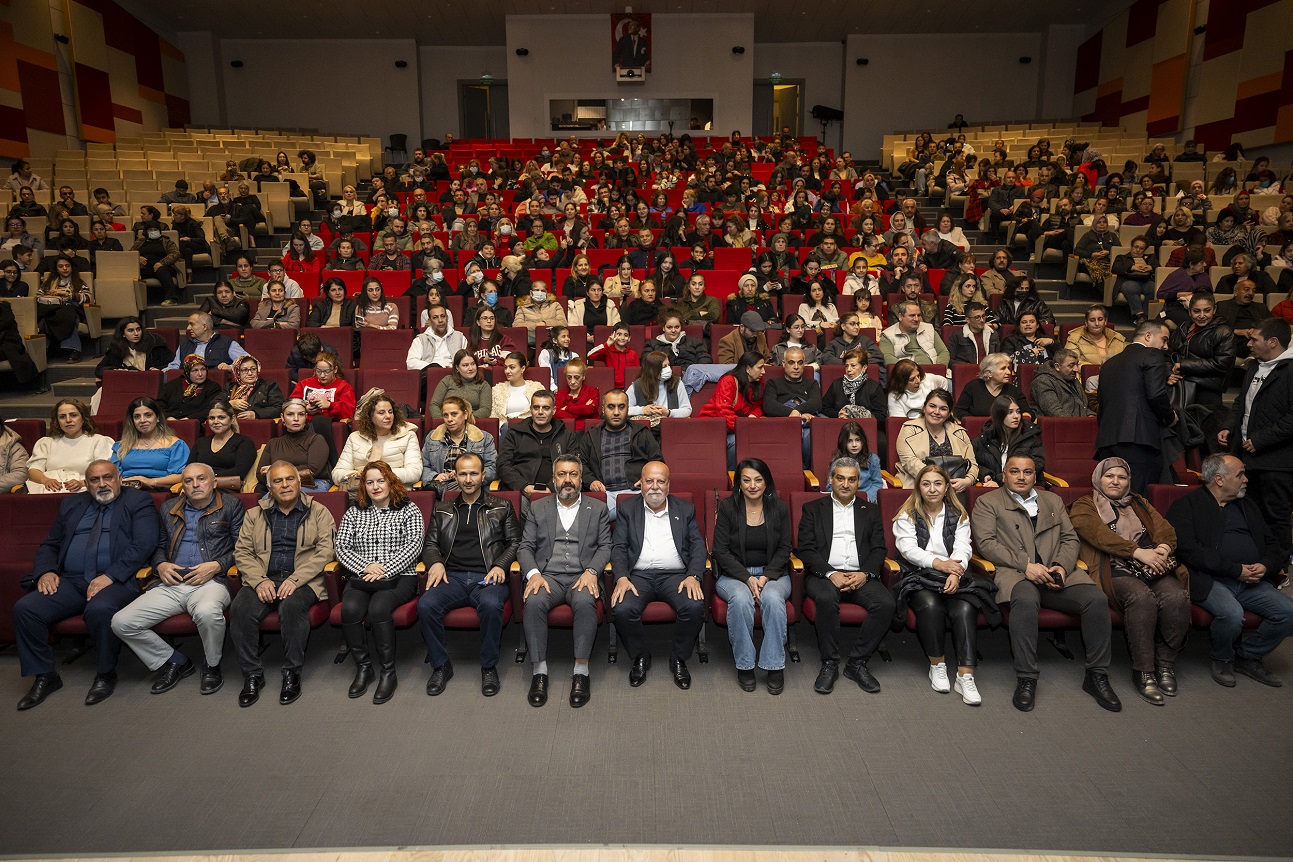 Şehi̇r Ti̇yatrosu Oyuncularinin Performansi Tarsuslular’dan Tam Not Aldi (1)