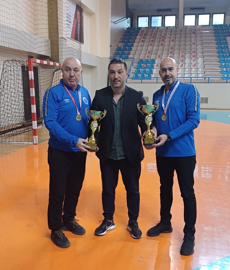 Seyhanli Voleybolcular Adana Şampi̇yonu 2